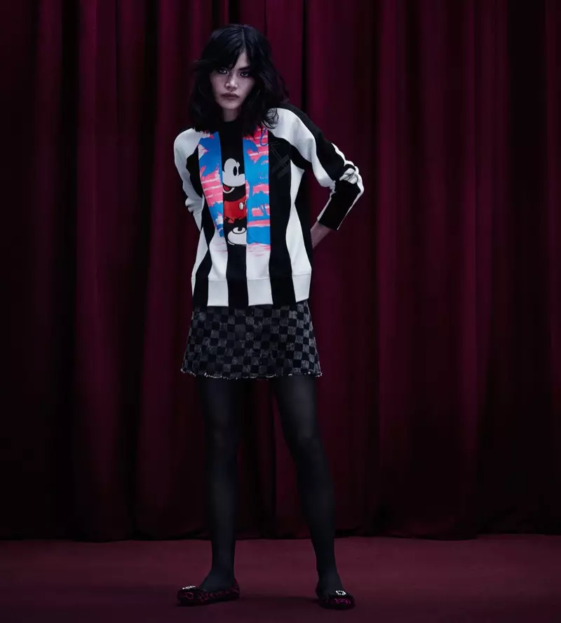 Marc Jacobs Mickey Mouse® Patchwork Sweatshirt, Woyang'ana Denim Miniskirt ndi Interlocking J Calf Hair Flats