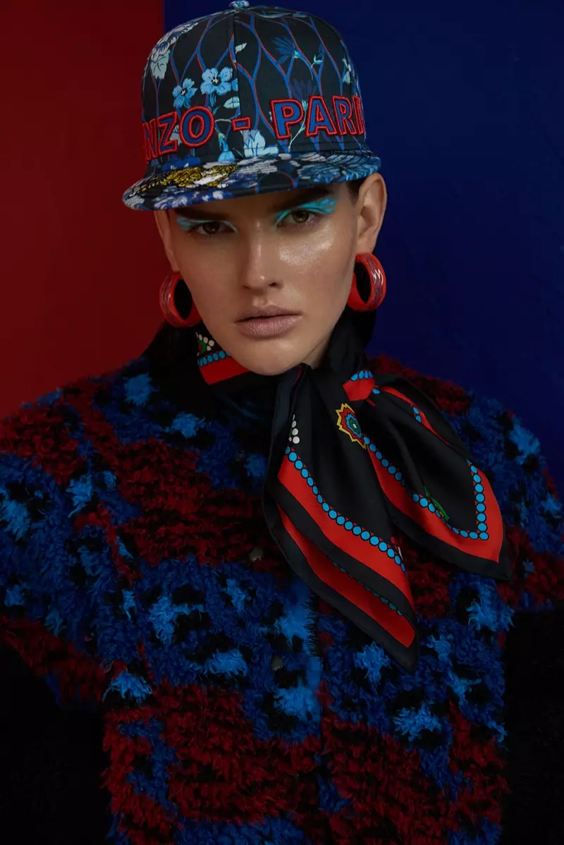 Fotografearre troch Branislav Simoncik, draacht it model looks fan 'e Kenzo x H&M gearwurking