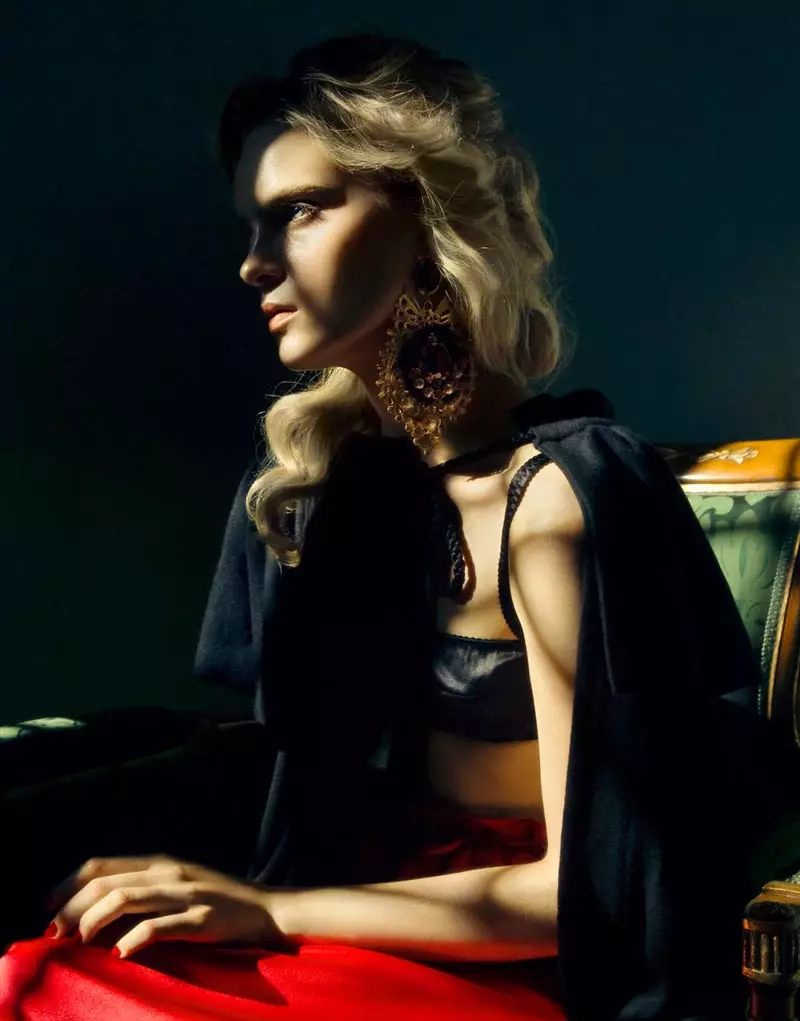 Nikolay Biryukov Lenses Homage to Renaissance Style por Elle Ukraine oktobro 2012