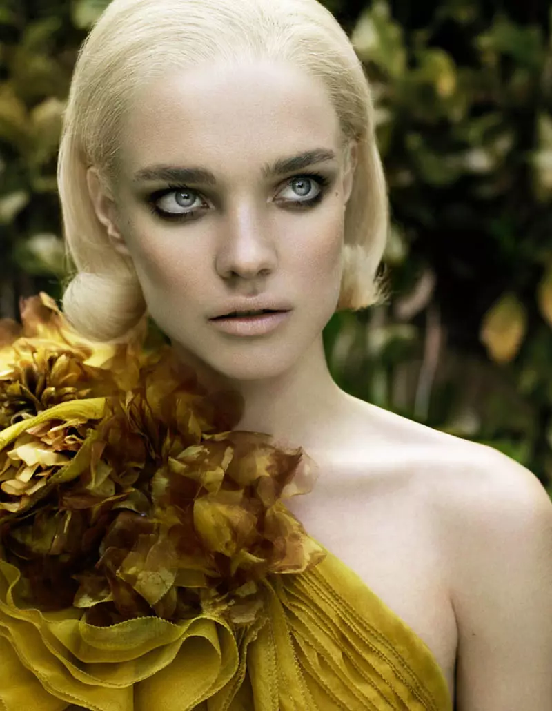 Natalia Vodianova oleh Cuneyt Akeroglu untuk Vogue Turkey September 2011