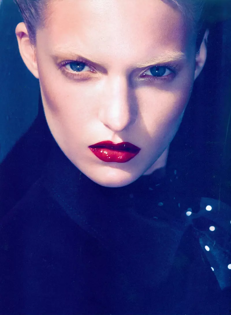 Theres Alexandersson oleh Camilla Akrans untuk Vogue Nippon Maret 2011