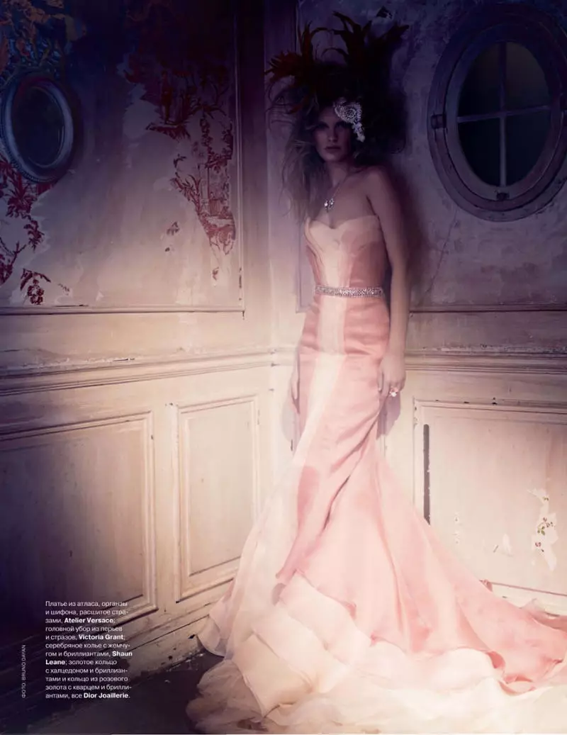 Ilse de Boer de Bruno Dayan por Tatler Rusio majo 2011