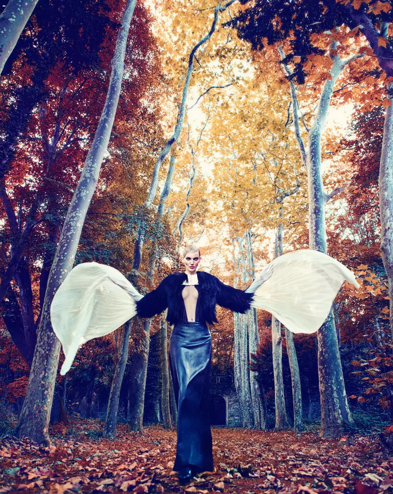 Nina Reijnders & Victoria Lipatova af Koray Parlak for Marie Claire Turkey december 2011