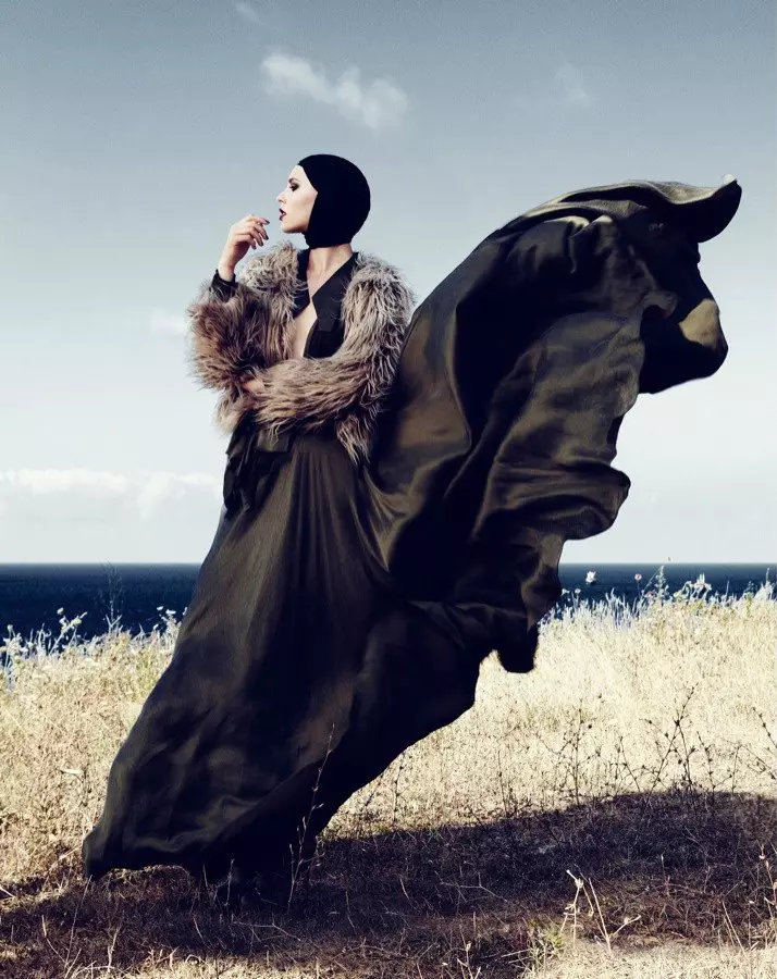 Karin Savkova & Sandra Konieczna โดย Emre Guven สำหรับ Marie Claire Turkey กันยายน 2011