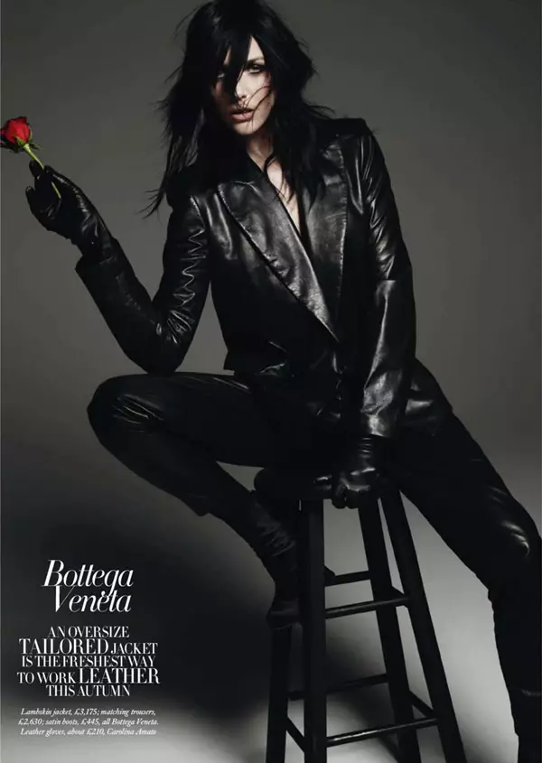 Harper's Bazaar UK를 위한 Michel Comte의 Hannelore Knuts 2010년 8월