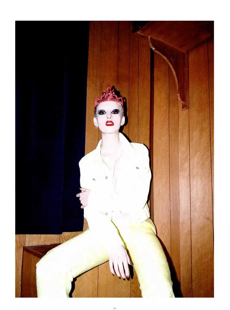 Billie Turnbull av Saga Sig for Please Magazine S/S 2012