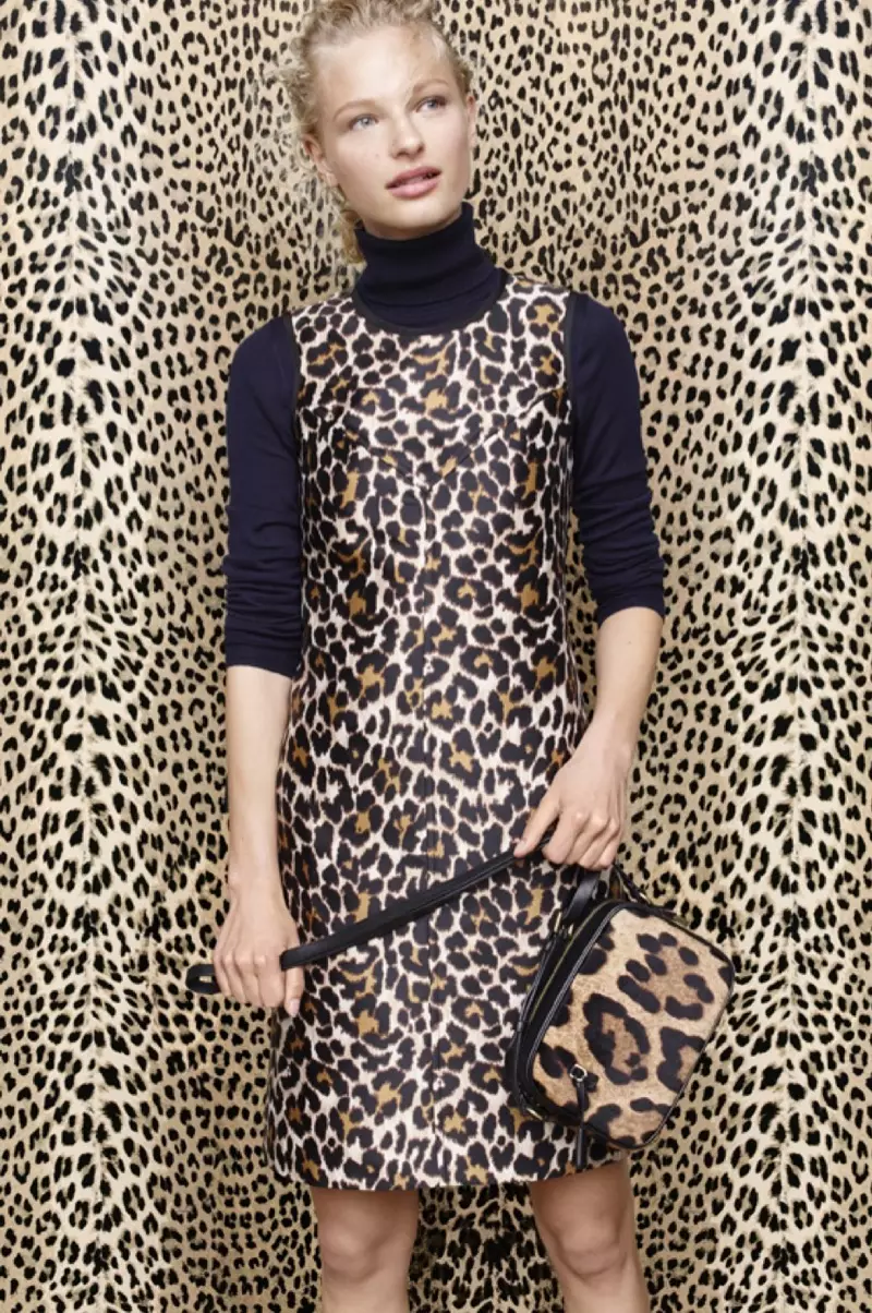 J. Crew Tippi Turtleneck Sweater, Shift Dress dalam Leopard Print dan Signet Bag dalam Italian Leopard-Printed Calf Hair