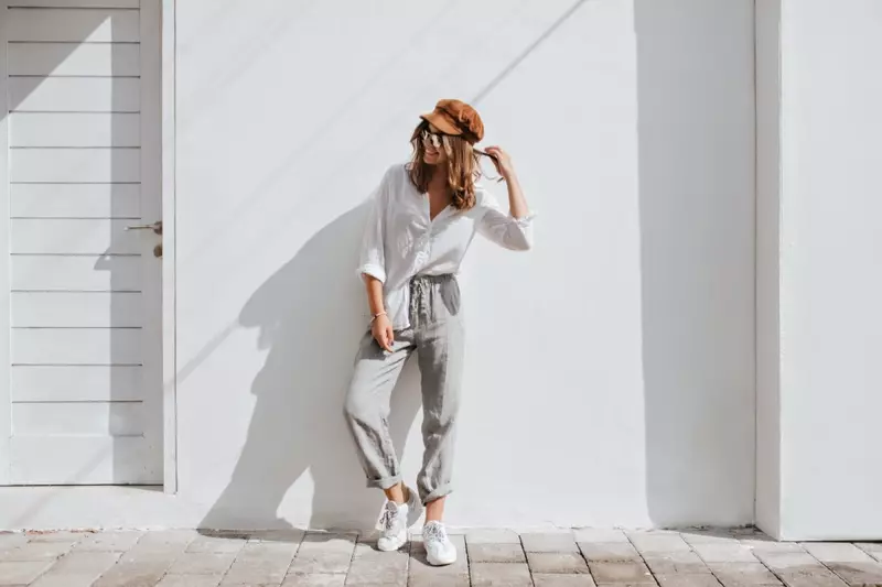 Casual Vestita Ĉemizo Griza Pantalono Sneakers