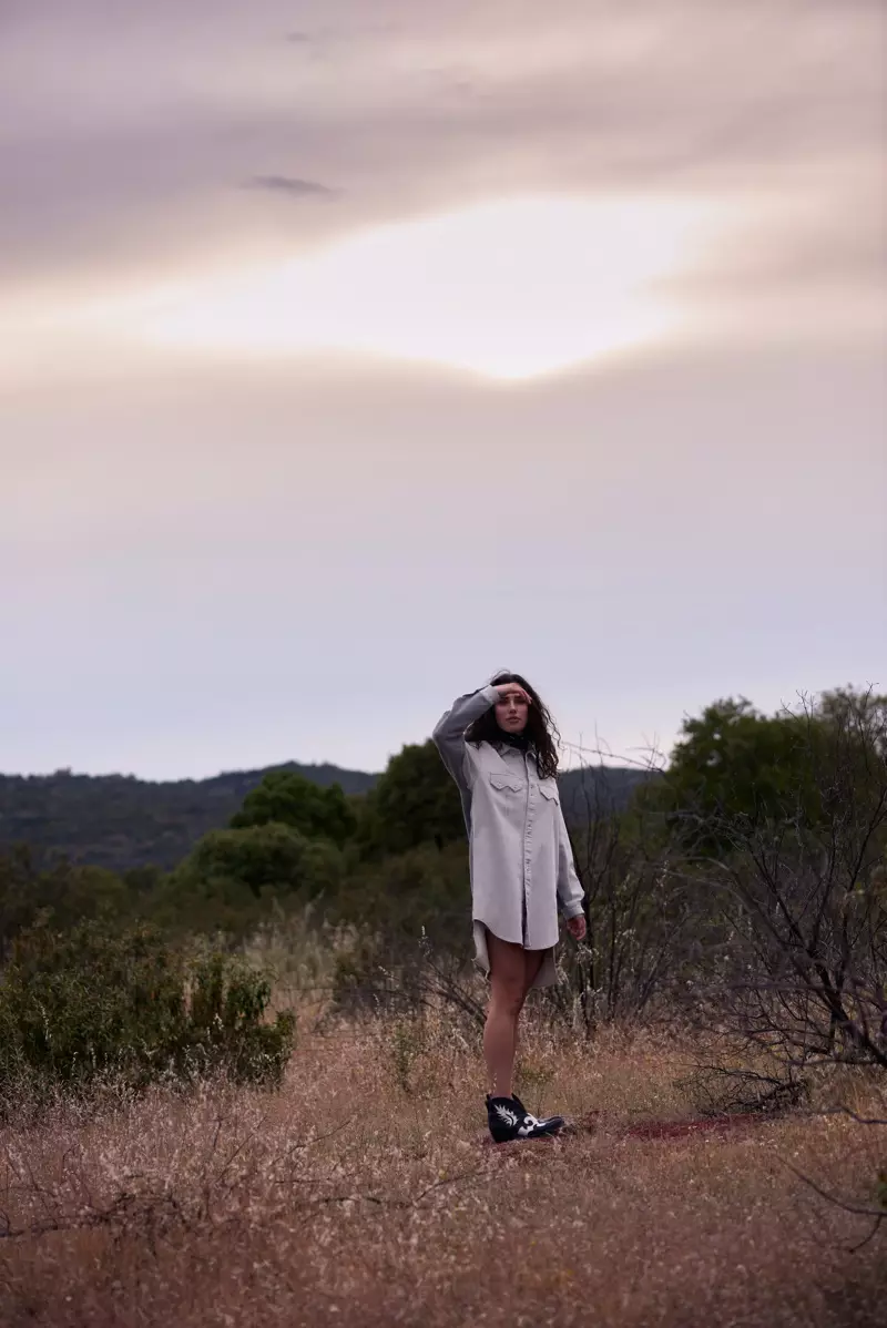 羅賓·範·哈爾特倫 (Robin Van Halteren) 身著 L'Officiel Brazil 的戶外服裝