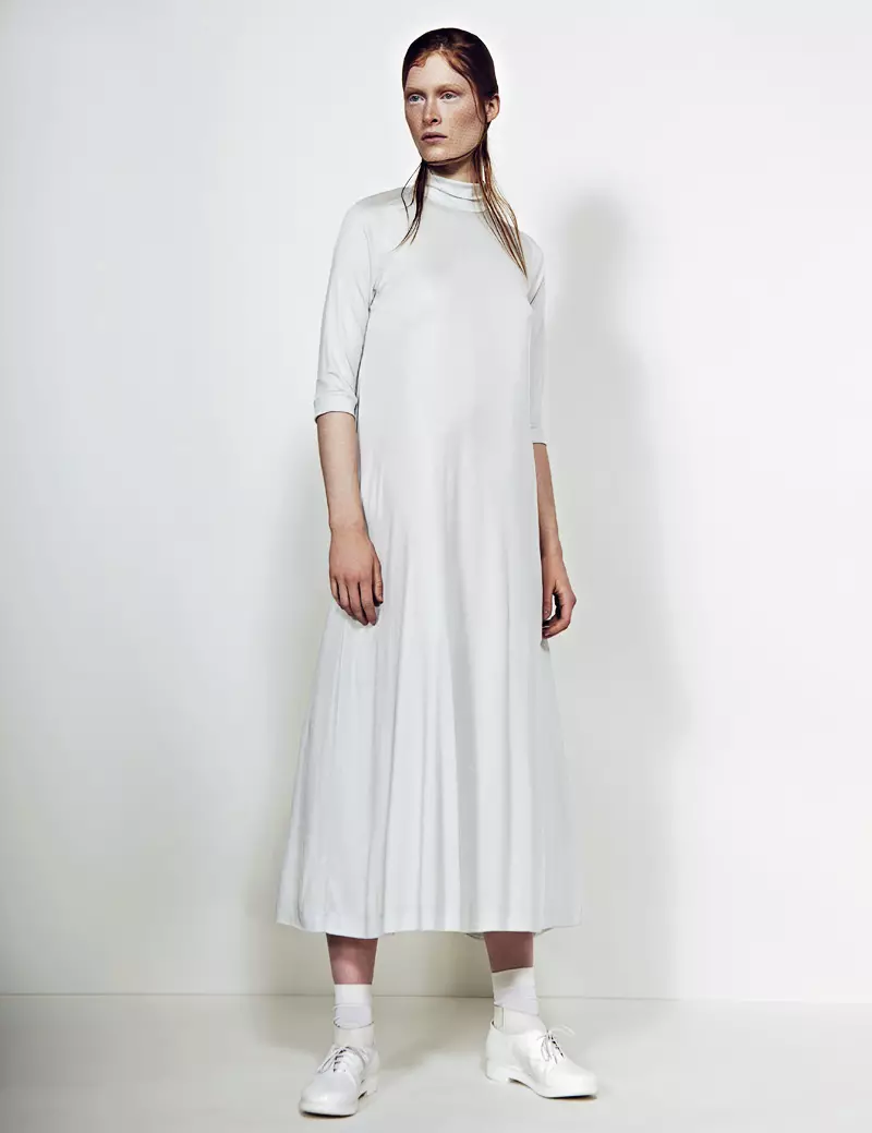 Ilva Heitmann Dons All White för SOMA Magazine av Felix Wong