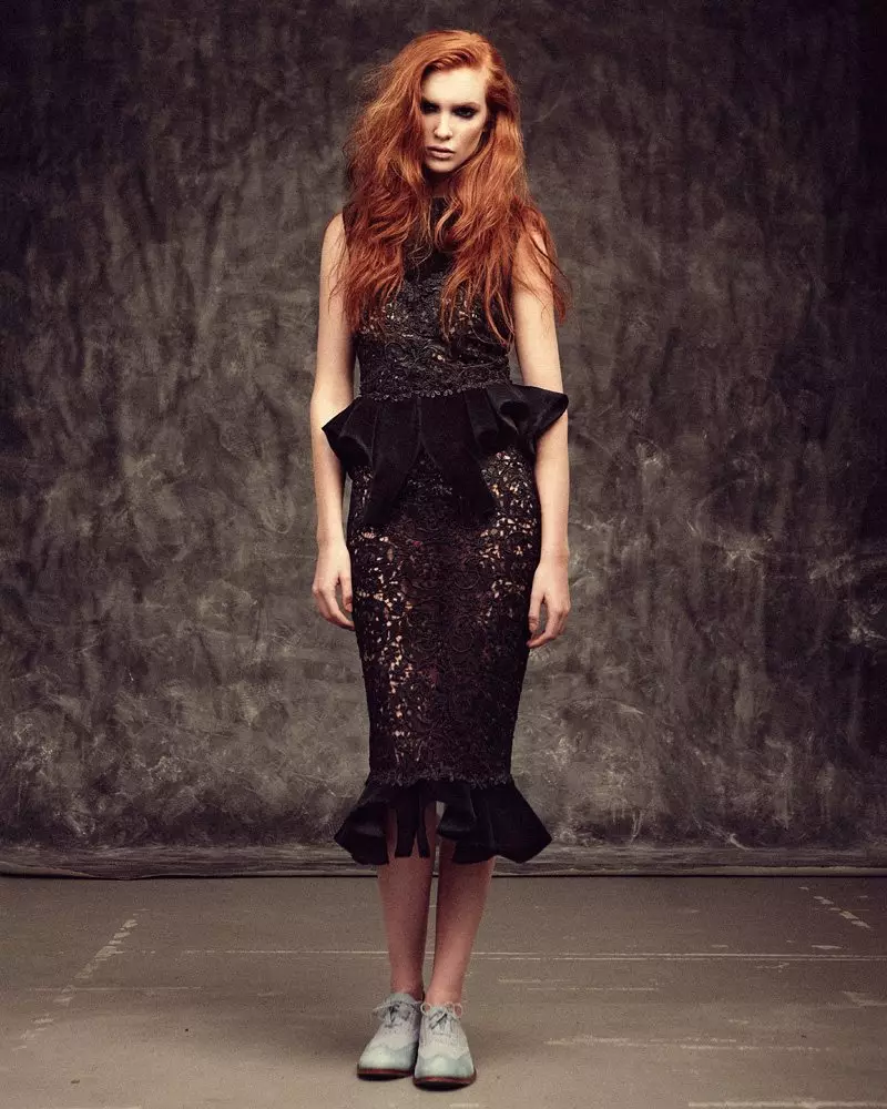 Elise Hélène Gatschene untuk Mikhael Kale Fall 2012 oleh Felix Wong