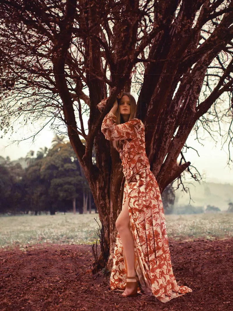 Bruna Erhardt is een natuurmeisje voor Essenciale's lente-campagne 2013 door Gustavo Marx