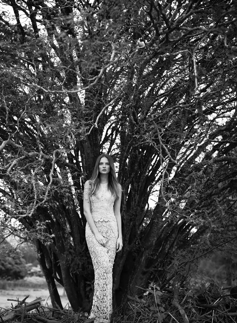 Bruna Erhardt ndi Nature Girl for Essenciale's Spring 2013 Campaign yolembedwa ndi Gustavo Marx.