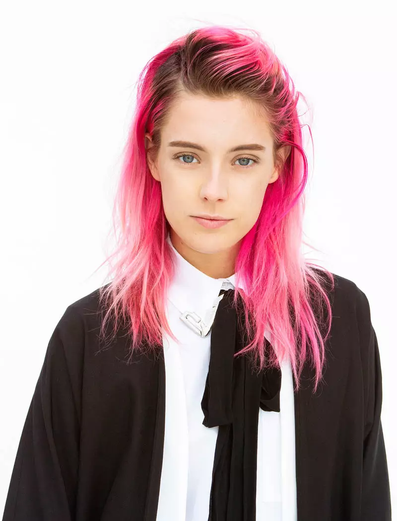 Chloe Norgaard Amagwedeza Zovala Zokongola za Nylon Mexico wolemba Andrew Kuykendall