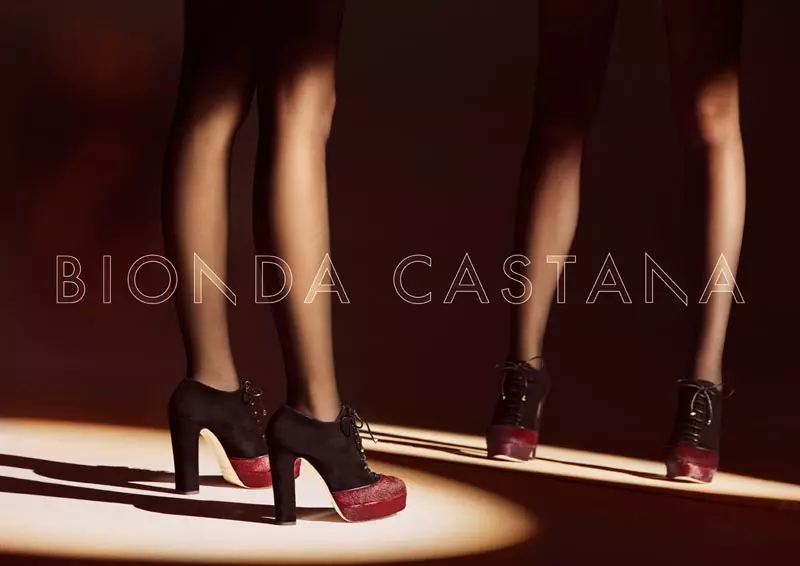 Bionda Castana's Fall 2012 मोहिमेमध्ये लेगी, Femme Fatale शैलीची वैशिष्ट्ये आहेत