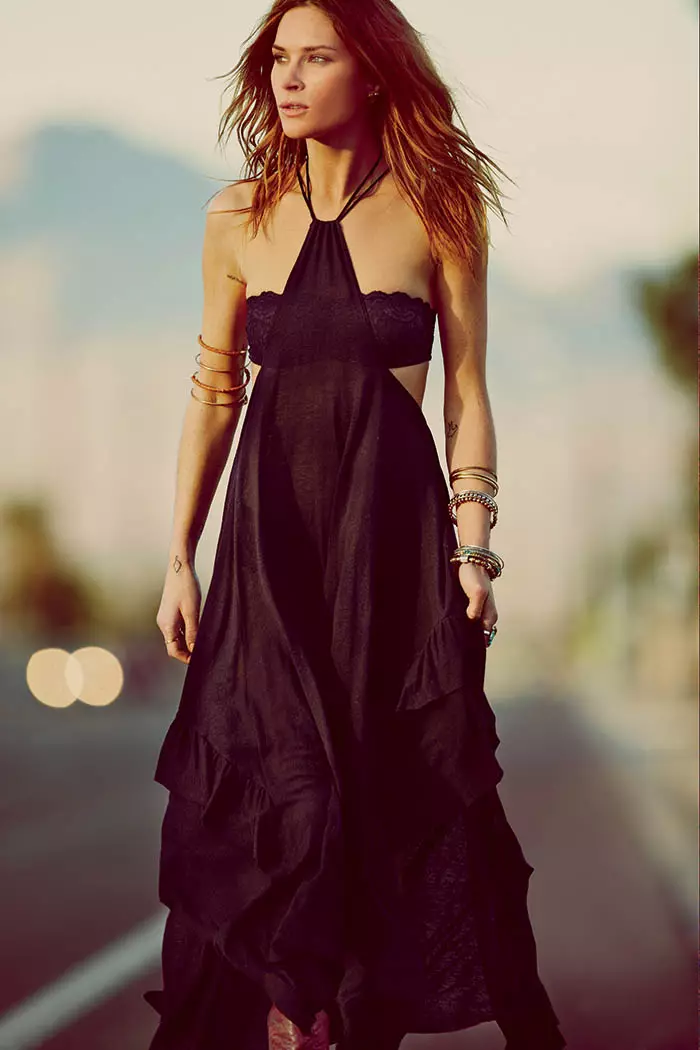 Erin Wasson သည် Free People's March Lookbook တွင် Vegas မင်္ဂလာဆောင်ရှိသည်။