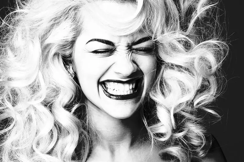 Rita Ora oleh Damon Baker untuk The Sunday Times Style