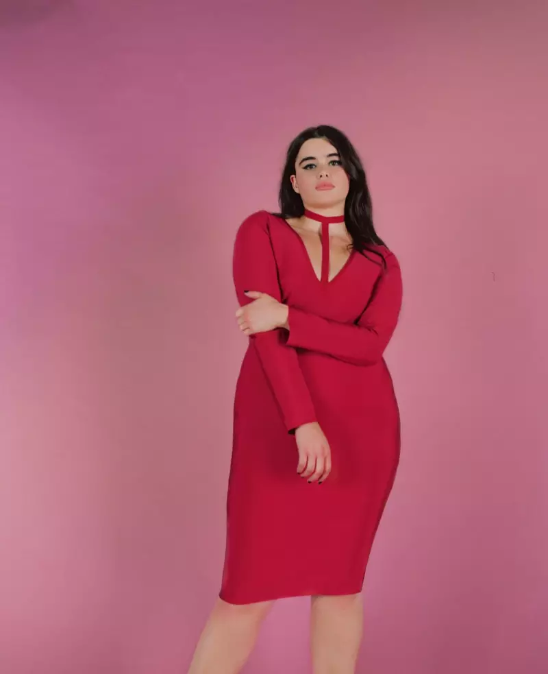 Katon abang-panas, Barbie Ferreira nganggo klambi abang lengan panjang saka Missguided