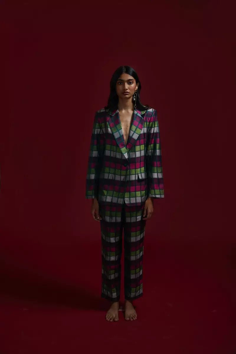 Nandini pozira u New Season Looks za Grazia India