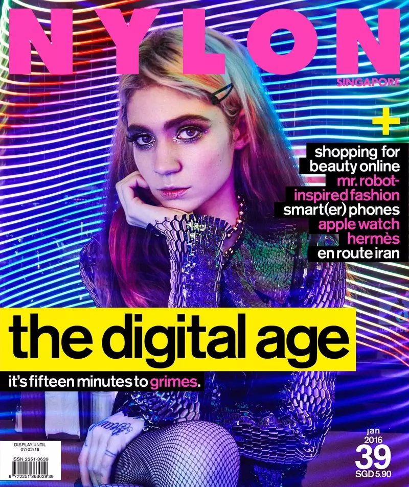 Grimes Neylon Singapur uchun qorong'u va chiroyli modada pozalar