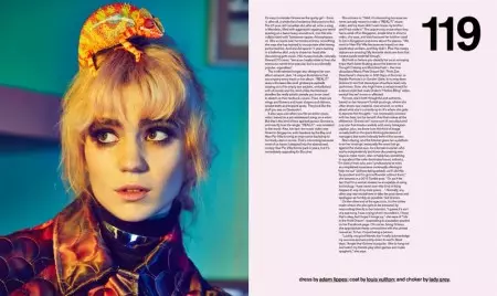 Grimes pose dans une mode sombre et chic pour Nylon Singapore