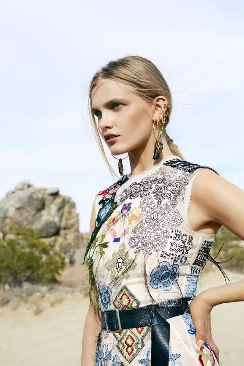 Aneta Pajak porte une mode tendance dans Harper's Bazaar Australia