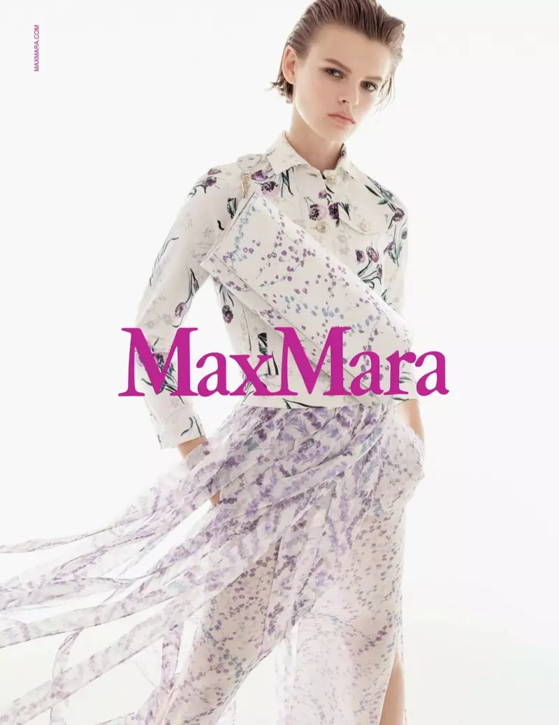 Max Mara එහි වසන්ත-ගිම්හාන 2018 ව්‍යාපාරයේ සිහින දකින මල් දක්වයි