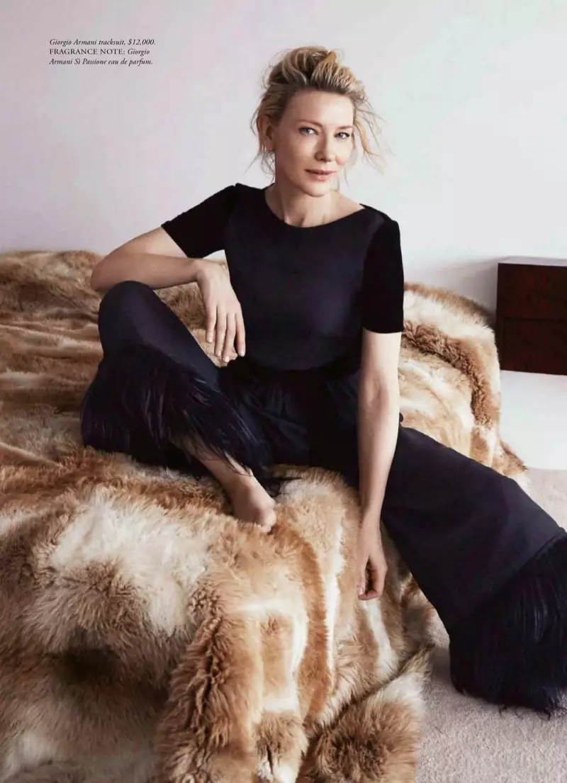 Aktris Cate Blanchett berpose dalam jumpsuit Giorgio Armani