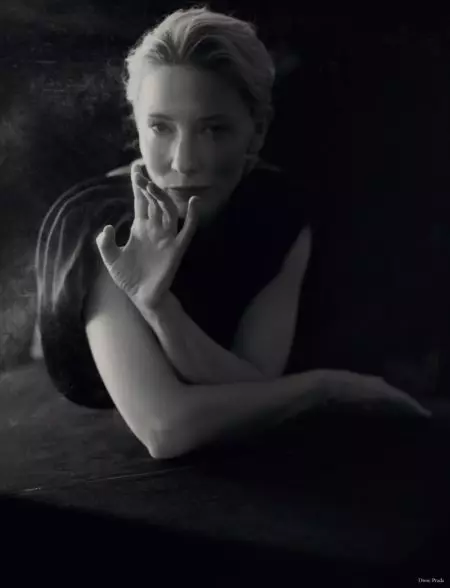 Cate Blanchett posa con estilos elegantes para la revista So It Goes