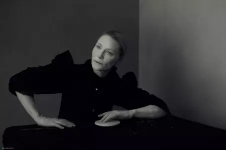 D'Cate Blanchett poséiert an elegante Stiler fir So It Goes Magazin