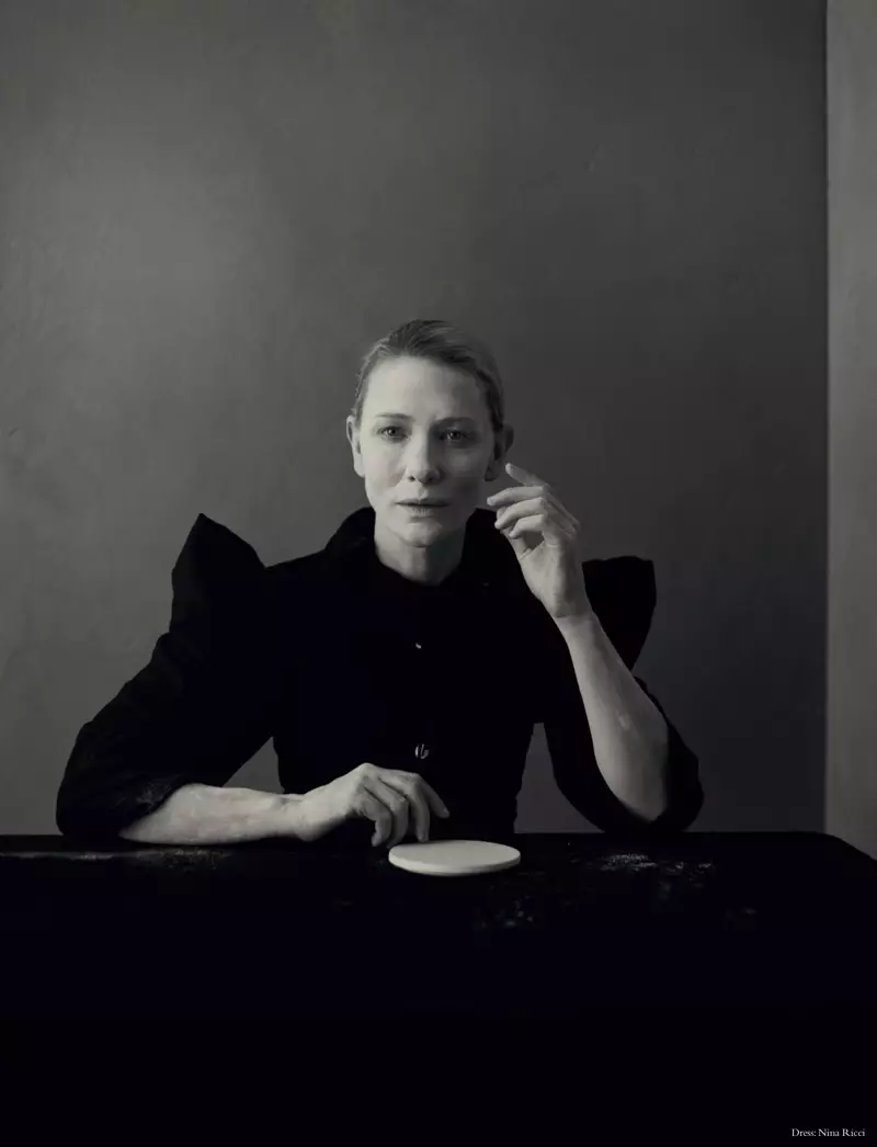 Atriz Cate Blanchett posa na revista So It Goes