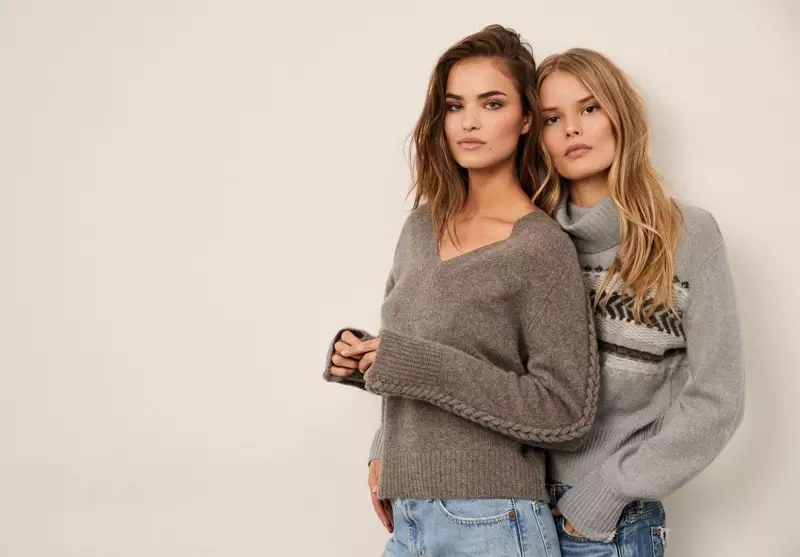 Modellen Robin Holzken en Alena Blohm posearje foar 360 Cashmere hjerst 2020-kampanje.