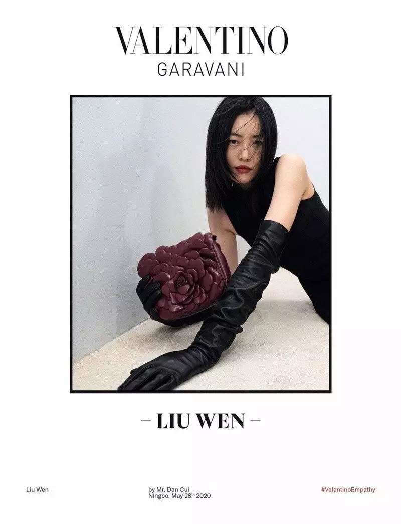 Liu Wen tshwm hauv Valentino Empathy lub caij nplooj zeeg-lub caij ntuj no 2020 kev sib tw.