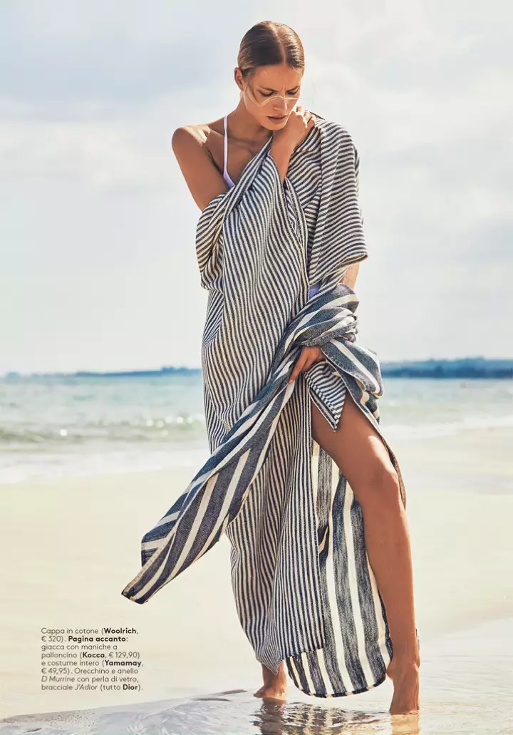 Alena Blohm posa en Fab Beach Fashions per a Grazia Itàlia