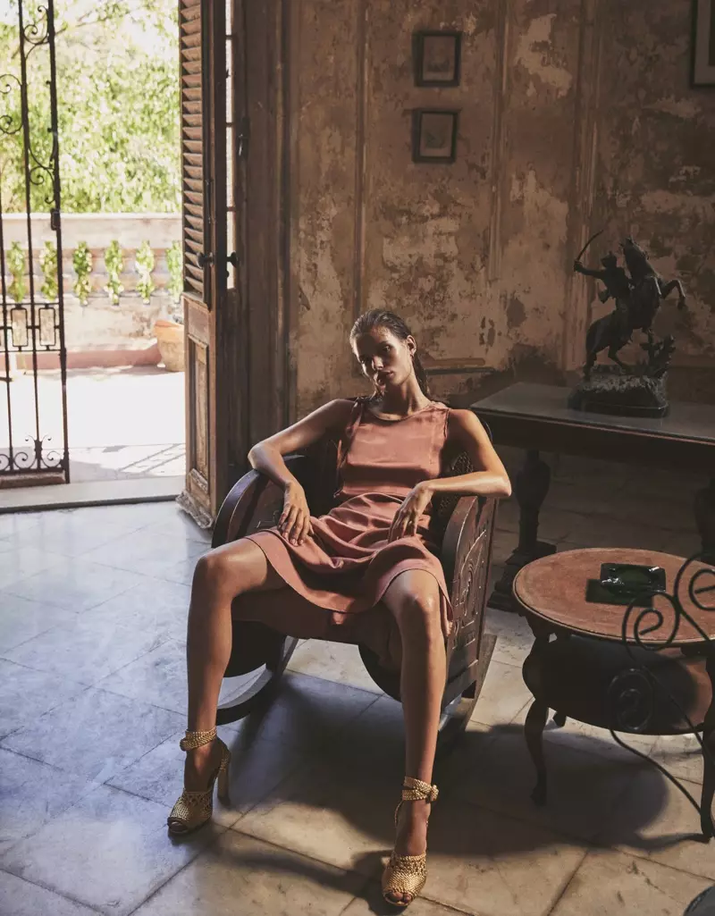 Alena Blohm modela vestidos de verán en Cuba para Grazia Italia