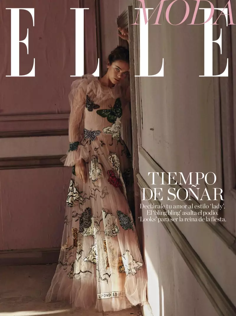 Jena Goldsack သည် ELLE Spain အတွက် အံဝင်ခွင်ကျ ဖက်ရှင်များ ဝတ်ဆင်ထားသည်။