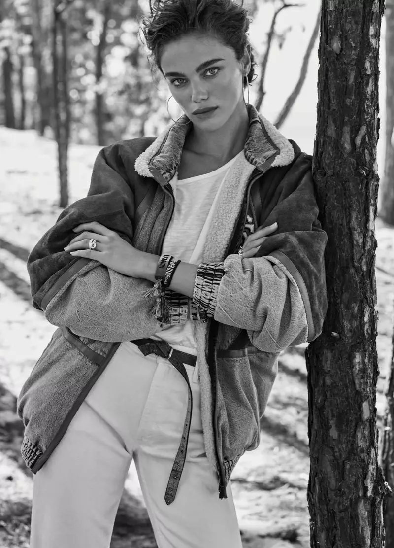 Jena Goldsack Harper's Bazaar Ukrayna için Outdoor Stilleri Giyiyor