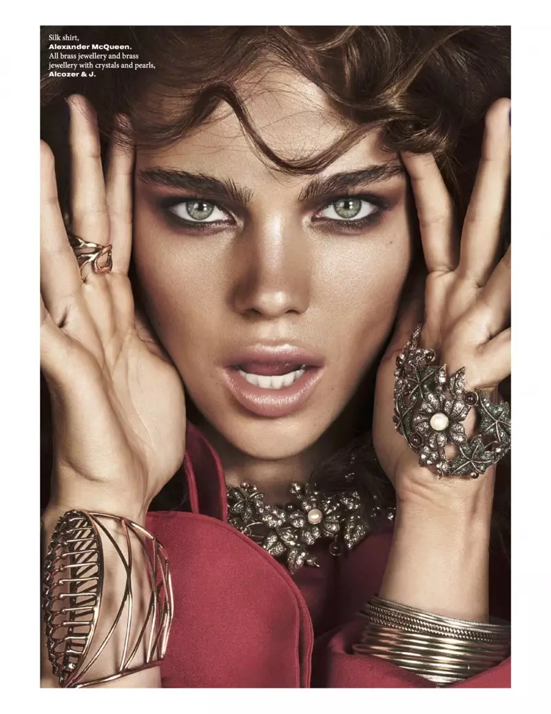 Jena Goldsack, L'Officiel Singapore의 슈퍼 글래머러스 패션 모델