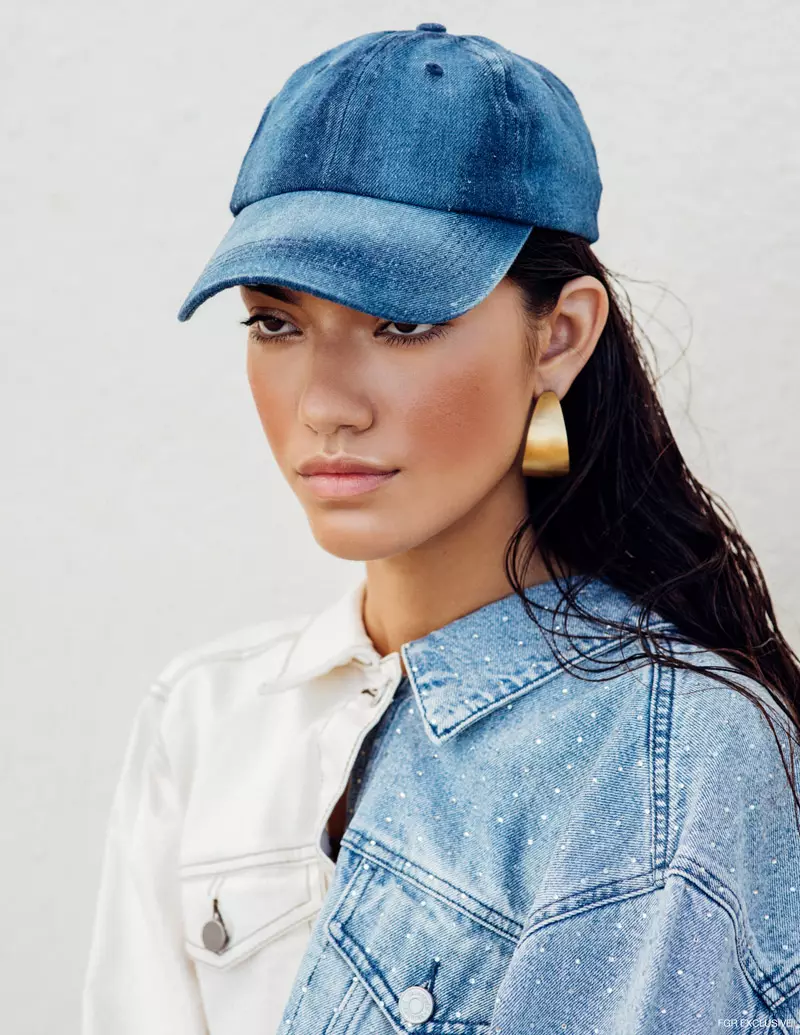 White Jacket BP, Denim Jacket Topshop, Cap Melrose a vlastný stylista Market and Jewelry. Foto: IJfke Ridgley