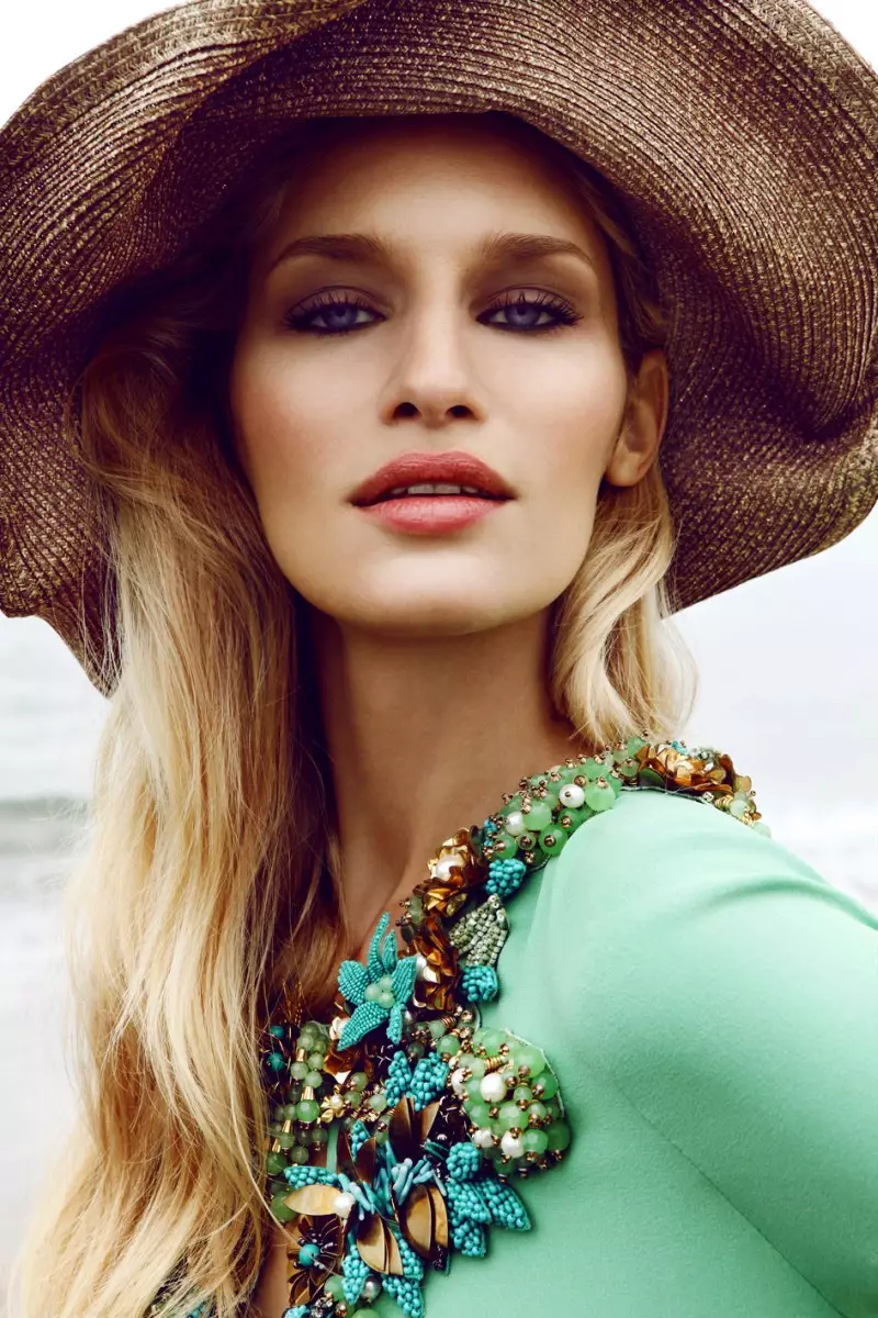 Linda Vojtova Sports Gucci for Elle Czech December 2012 by Branislav Simoncik