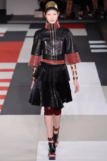 Alexander McQueen Mmiri/Oge okpomọkụ 2014 | Izu Ejiji Paris