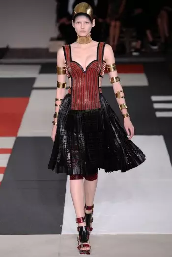 Alexander McQueen Tingpamulak/Ting-init 2014 | Semana sa Fashion sa Paris