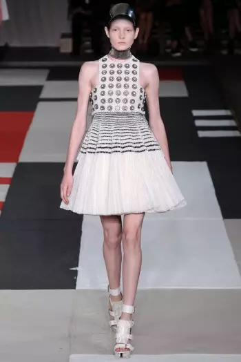 Alexander McQueen Fréijoer/Summer 2014 | Paräis Fashion Week