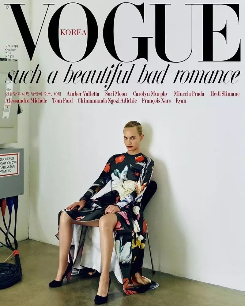 Amber Valletta Charms v dizajne Prada pre Vogue Korea