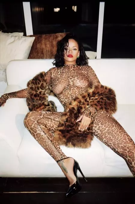 Rihanna Smolders in gedurfde looks voor interviewmagazine