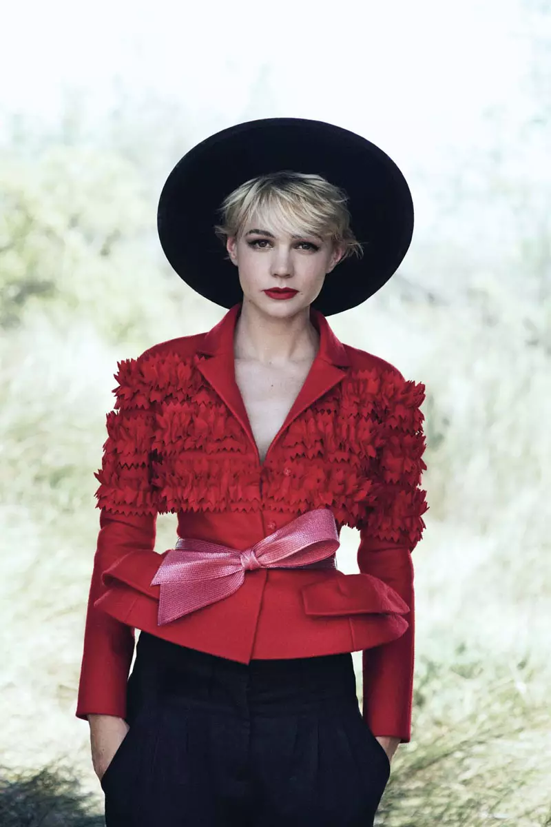 Carey Mulligan pentru Vogue US octombrie 2010 de Peter Lindbergh