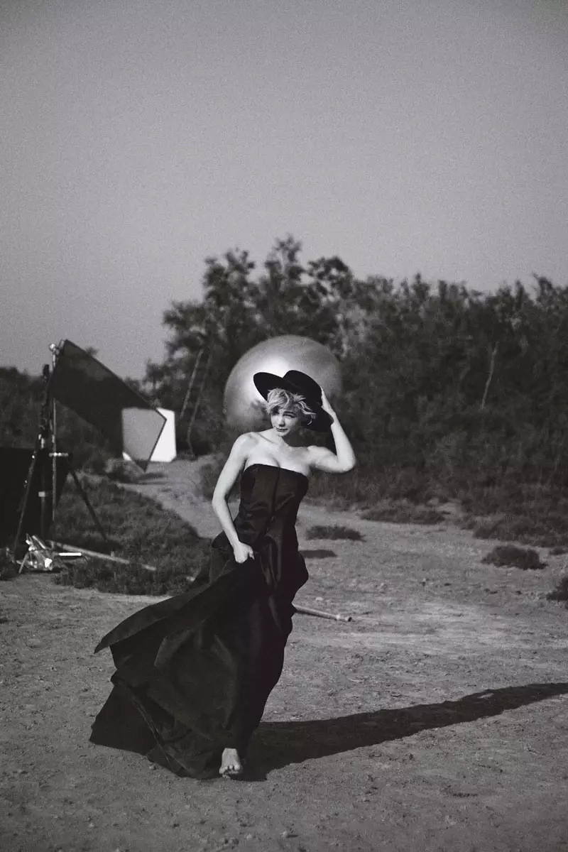 Carey Mulligan pou Lamòd US Oktòb 2010 pa Peter Lindbergh