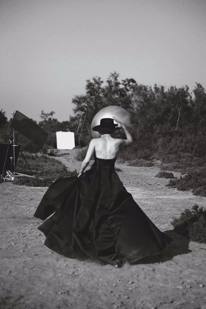 Carey Mulligan 為 Vogue 美國版 2010 年 10 月由 Peter Lindbergh