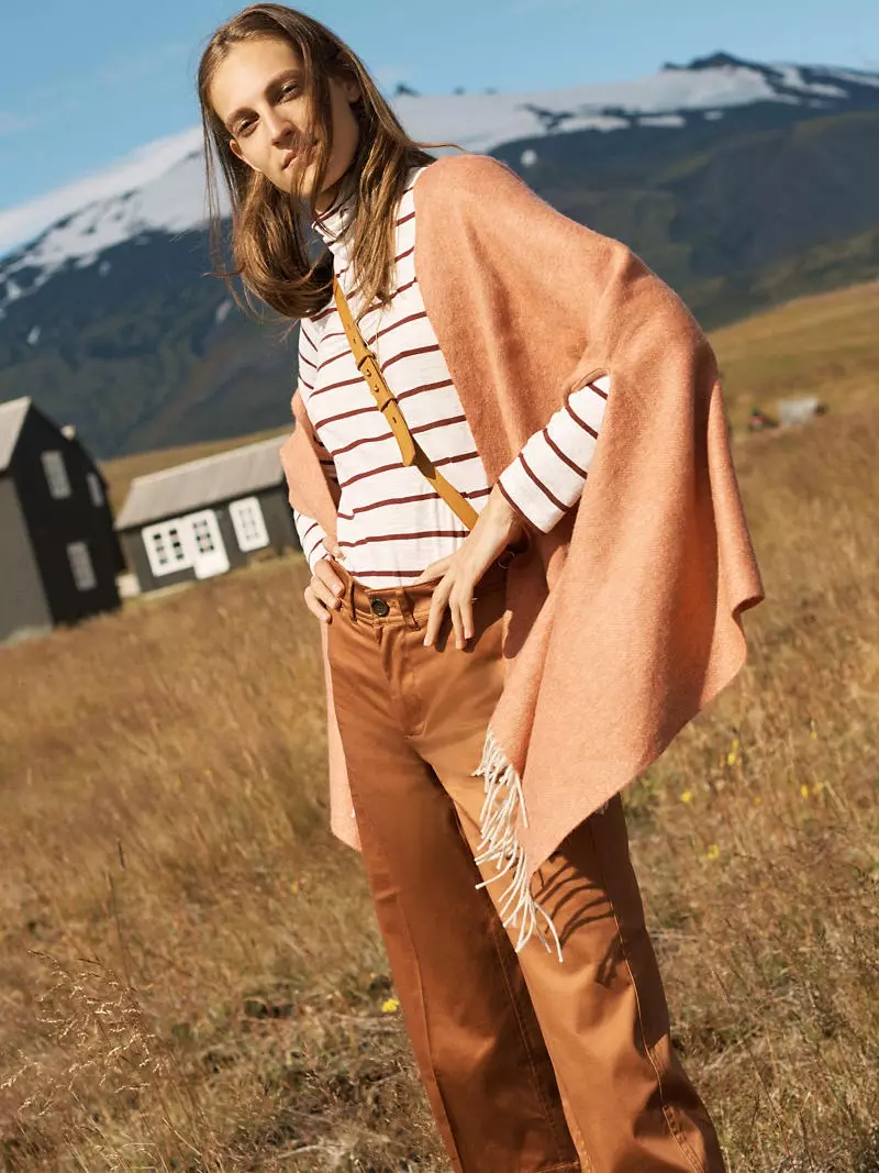 Madewell Solid Cape Scarf, Whisper Cotton Turtleneck Wellton Stripe, Langford Wide-Leg Crop Pants muSateen uye The Small Transport Crossbody Bag.