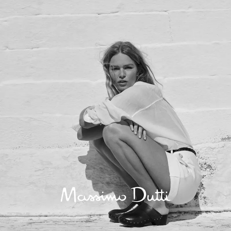 Massimo Dutti obična košulja od 100% lana, pletene kratke hlače od mješavine lana i kožne klompe.